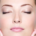 Rimedi per l’acne: i nostri consigli per una pelle del viso liscia