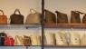 Scarpe, borse e vestiti: come rendere felice una donna a San Valentino