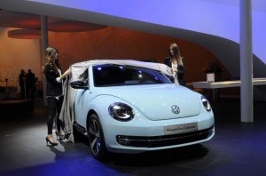 Volkswagen-al-motor-show-2012-maggiolino-cabrio